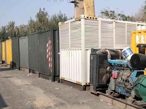 城子河200KW柴油发电机机组每小时油耗是多少？